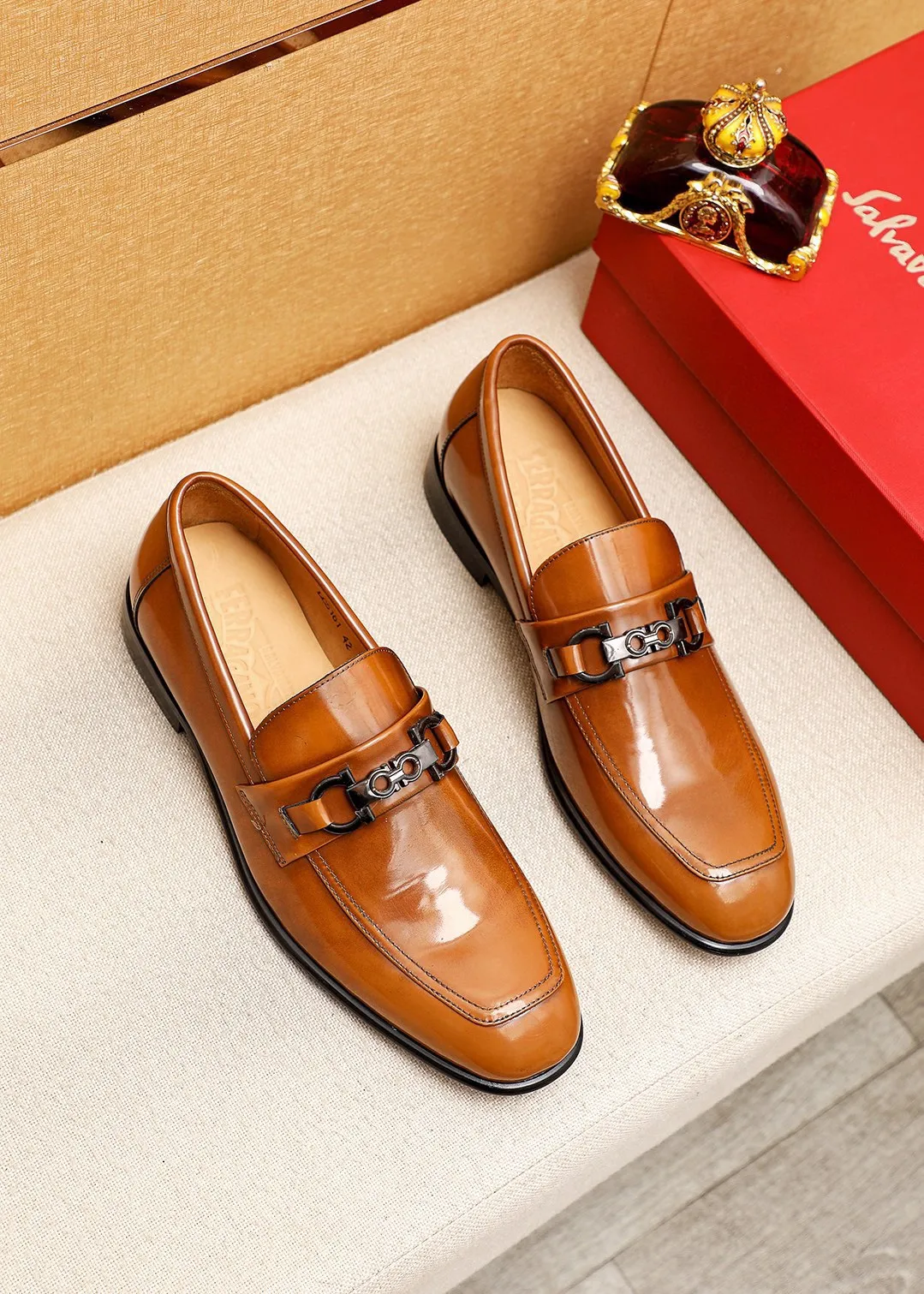 Men's shoes 💰462 💐 Product trademark: Ferragamo "Ferragamo" casual leather shoes Regular size: 38-44 (45.46.47🉑️Customized) Product materials: Selected imported open-edge beaded cowhide leather upper + classic hardware buckle, imported water-dyed cowhide leather lining. Strong three-dimensional visual effect, original outsole color: 1⃣️color optional